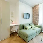 Mak Luxury