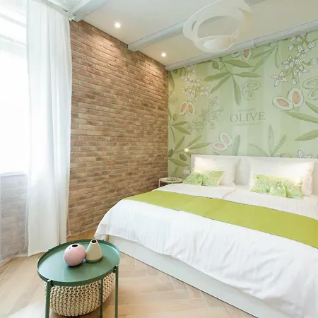 Mak Luxury
